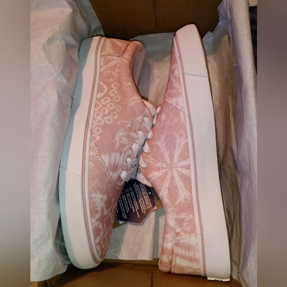 🆕TOMS | Alpargata Fenix Lace Up Shoe Cloudy Pink Patchwork Batik Print Size 9.5 - Picture 3 of 7